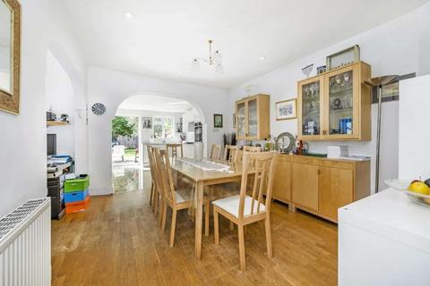 4 bedroom semi-detached house to rent, Holders Hill Road, London