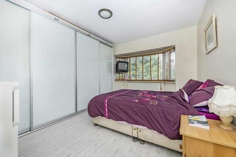 4 bedroom semi-detached house to rent, Holders Hill Road, London