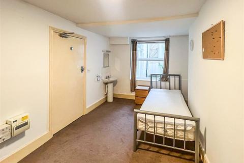 1 bedroom in a house share to rent, Bedford Square, Brighton