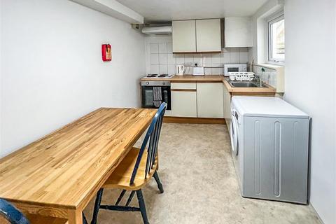 1 bedroom in a house share to rent, Bedford Square, Brighton
