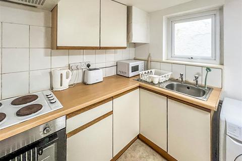 1 bedroom in a house share to rent, Bedford Square, Brighton