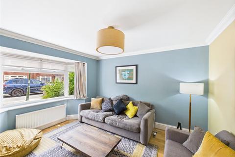 2 Garden Close, Hampton, TW12 3EG