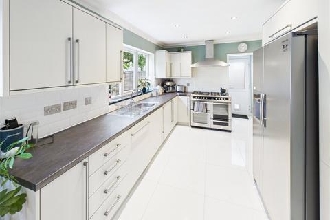 2 Garden Close, Hampton, TW12 3EG