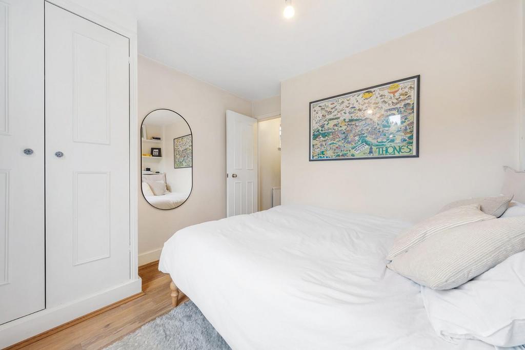 Bedroom 1 (2).JPG