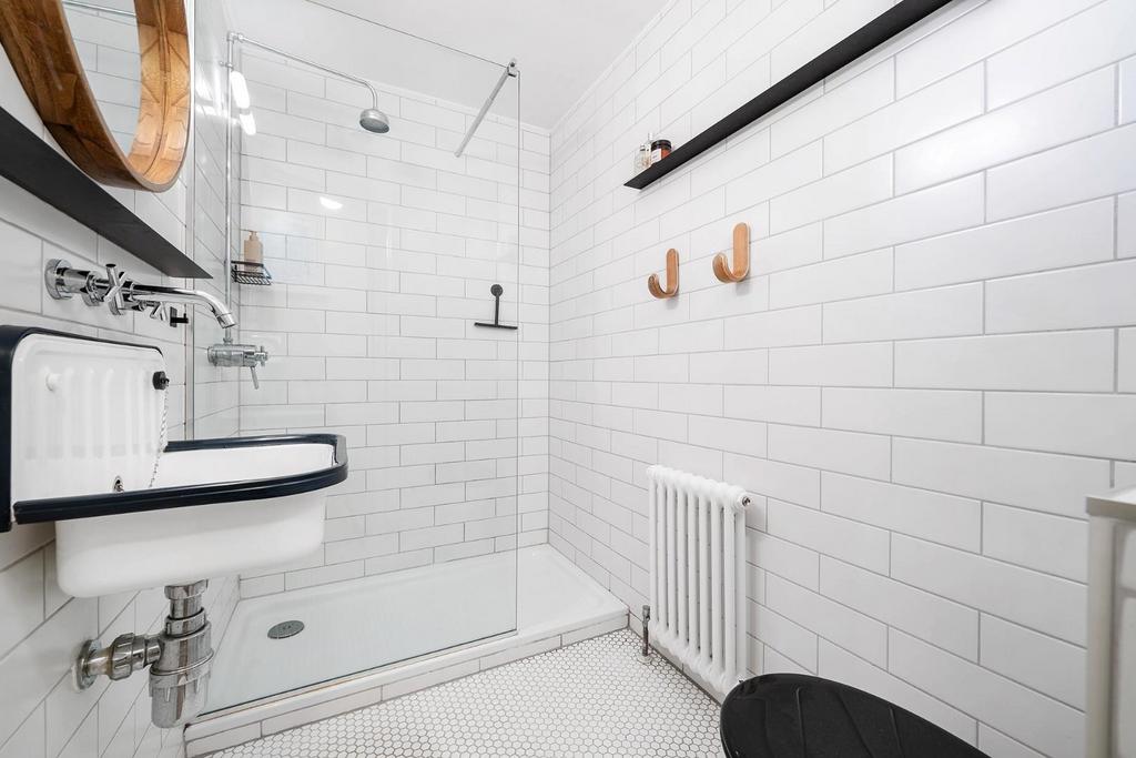 Bathroom.JPG