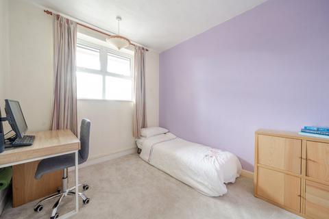 2 bedroom flat for sale, Goldhawk Road, Shepherds Bush, London, W12