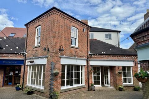 Retail property (high street) to rent, 2 Bishops Ct Daventry NN11 4NP