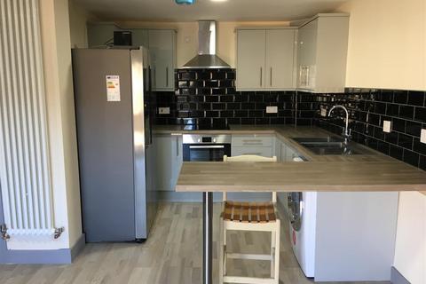 5 bedroom terraced house to rent, *£110pppw Excluding Bills* Saxton Close, Beeston, Nottingham, NG9 2DU- UON
