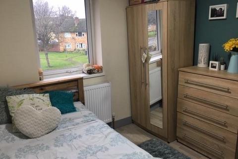 5 bedroom terraced house to rent, *£110pppw Excluding Bills* Saxton Close, Beeston, Nottingham, NG9 2DU- UON