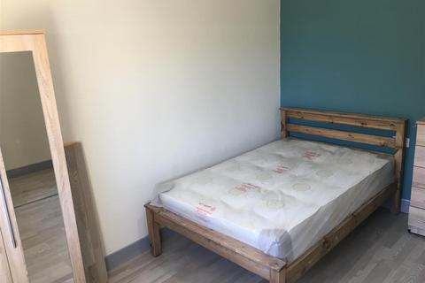 5 bedroom terraced house to rent, *£110pppw Excluding Bills* Saxton Close, Beeston, Nottingham, NG9 2DU- UON