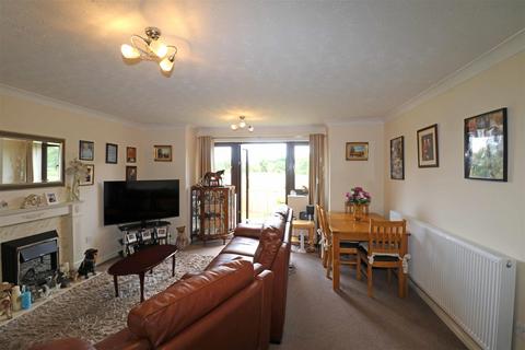 2 bedroom retirement property for sale, Holioake Drive, Warwick