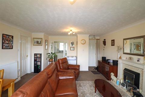 2 bedroom retirement property for sale, Holioake Drive, Warwick