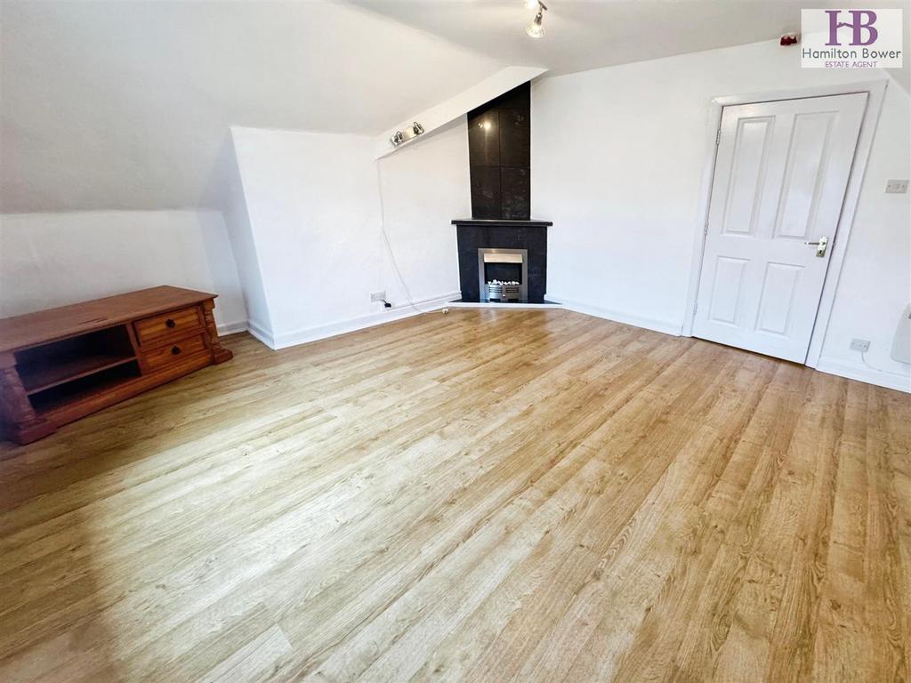 A452676e-Fl2105 Leeds Road3.jpg