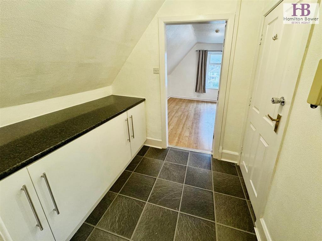 1c38d926-Fl2105 Leeds Road6.jpg