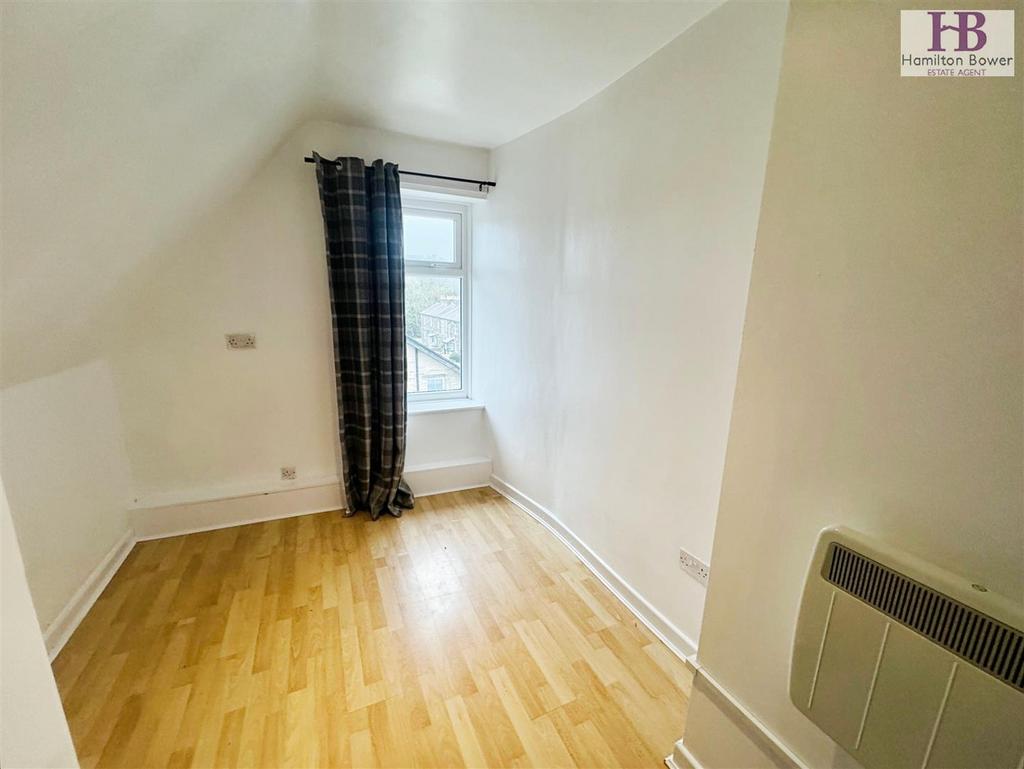 7f640572-Fl2105 Leeds Road8.jpg