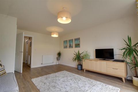 2 bedroom end of terrace house for sale, Foxglove Way, Beverley