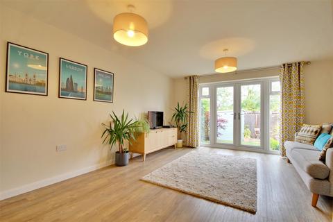 2 bedroom end of terrace house for sale, Foxglove Way, Beverley
