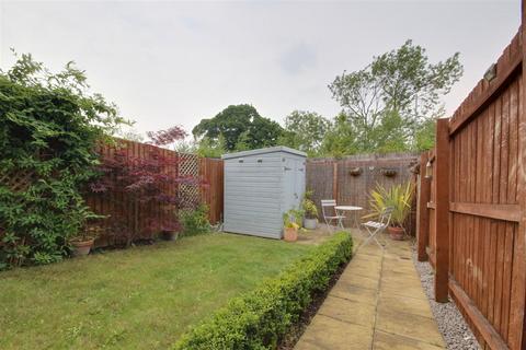 2 bedroom end of terrace house for sale, Foxglove Way, Beverley