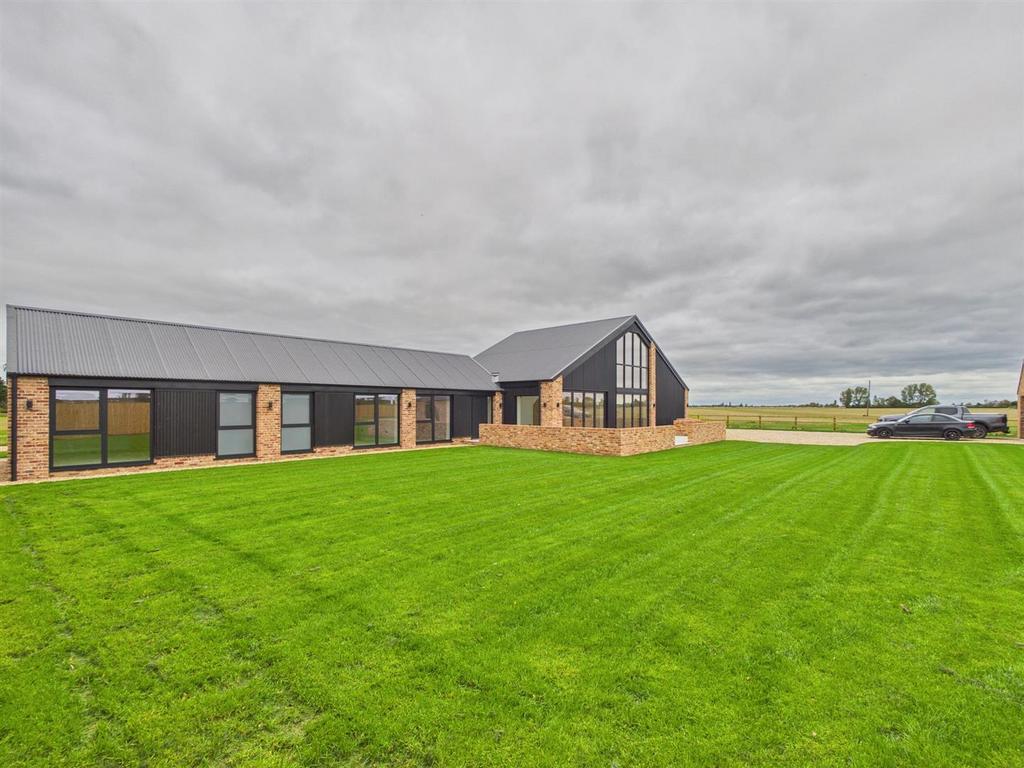 Thorpes Barn Photos (3).jpg