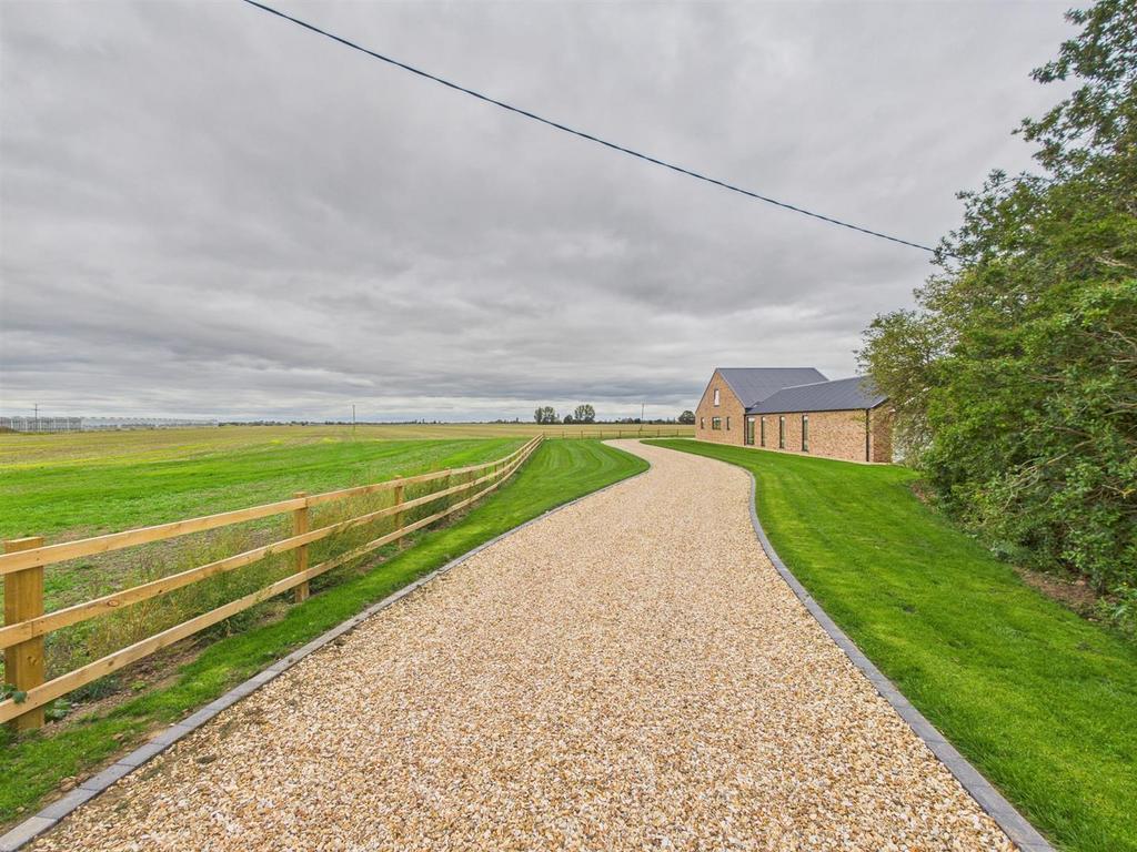 Thorpes Barn Photos (1).jpg