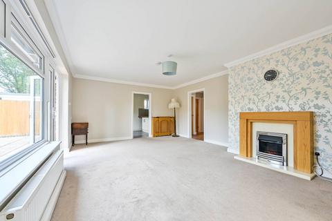 2 bedroom bungalow for sale, Claron, Guildford, GU2