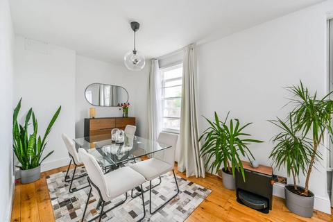 3 bedroom flat for sale, South Lambeth, Stockwell, London, SW8