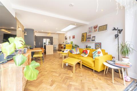 117 Studley Grange Road, London, W7 2LU