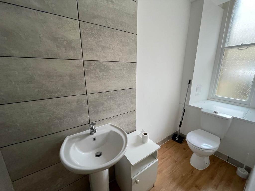 Hall flat 44 south r