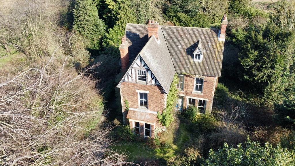 5 Bedroom Detached House - for sale by auction