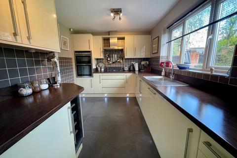 4 bedroom detached house for sale, Aston Drive, Newhall DE11