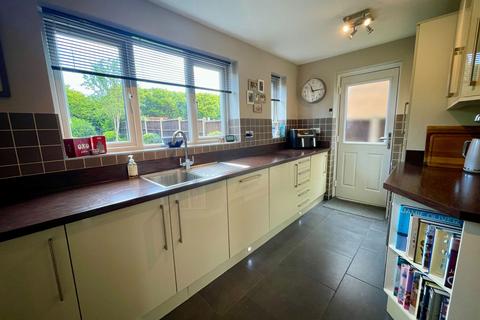 4 bedroom detached house for sale, Aston Drive, Newhall DE11