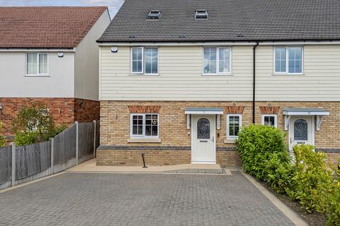 4 bedroom semi-detached house for sale, Patricia Gardens, Billericay, CM11