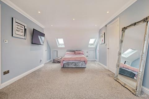 4 bedroom semi-detached house for sale, Patricia Gardens, Billericay, CM11