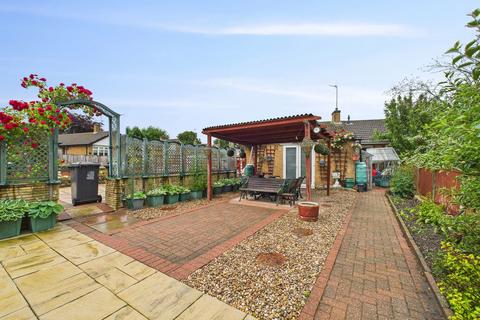 25 Leslie Grove, Calverton, Nottingham, NG14 6GL
