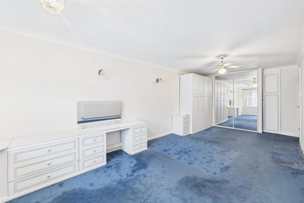 Bedroom 1.jpg