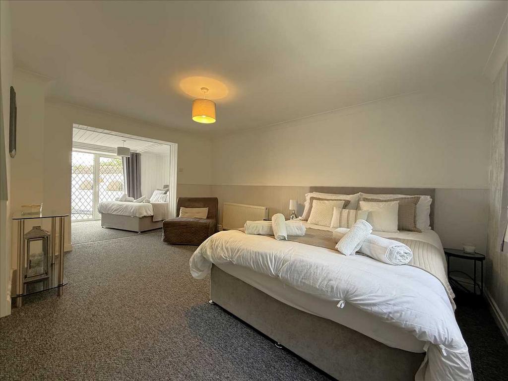 Bedroom (ground