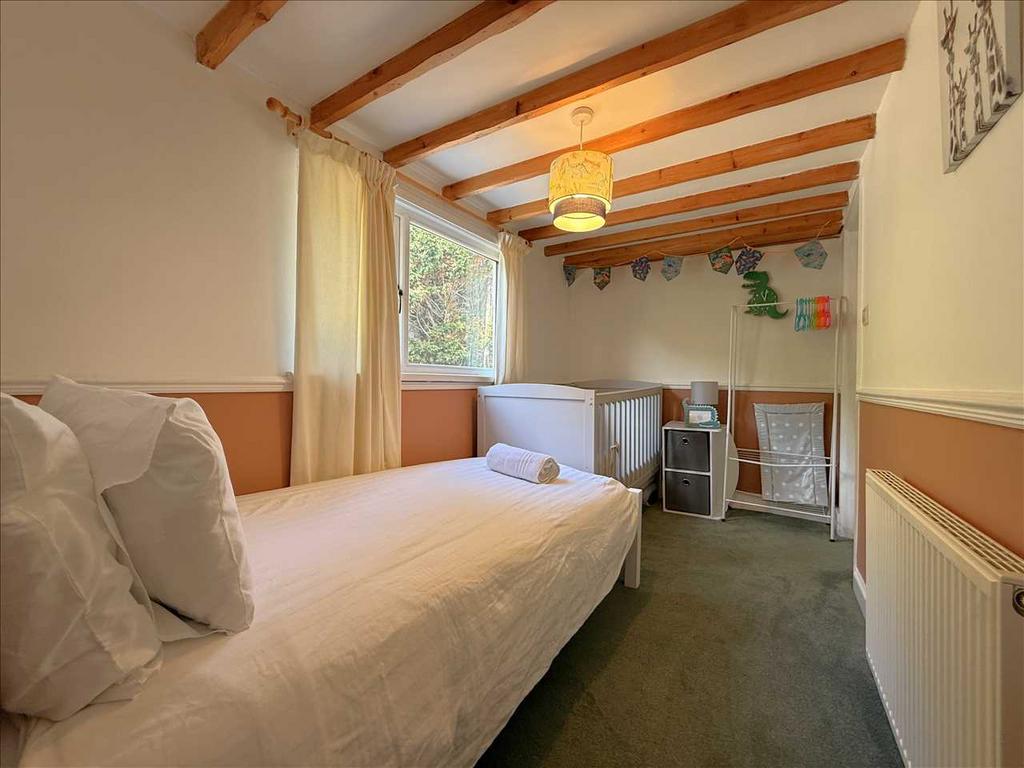 Bedroom (rear)