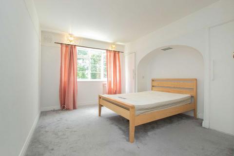 2 bedroom flat to rent, Courtlands, Richmond TW10