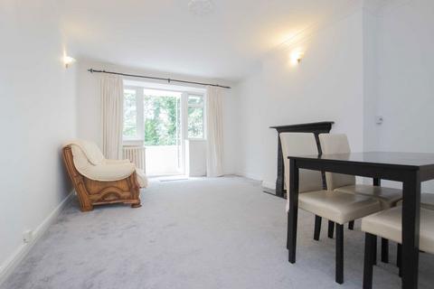 2 bedroom flat to rent, Courtlands, Richmond TW10