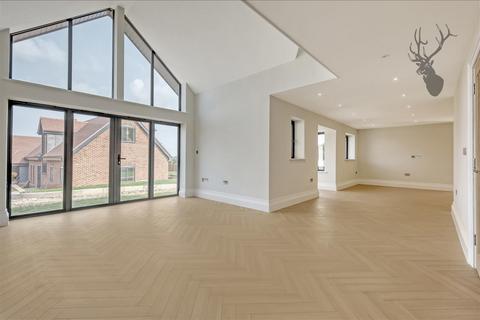 2 bedroom barn conversion to rent, Mott Street, Loughton IG10