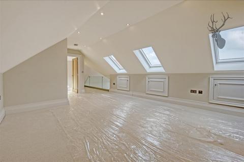 2 bedroom barn conversion to rent, Mott Street, Loughton IG10