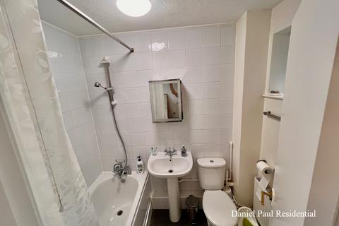 6 Littlewood Close, London, W13 9XH