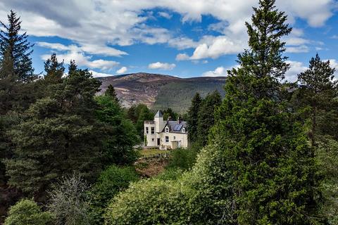 Kindrochit Lodge Kindrochit Drive, Braemar, Ballater, AB35 5YW