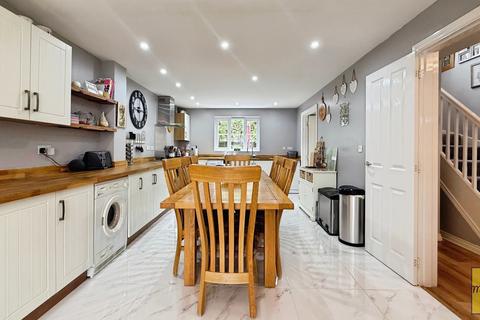 7 Llys Yr Afon, Godrergraig, Swansea, SA9 2BL