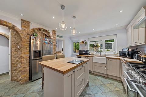 4 bedroom semi-detached house for sale, Parkfields, Harlow CM19