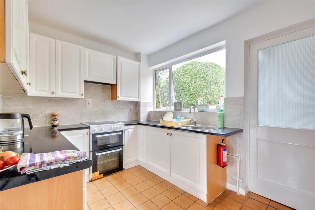 Kitchen 2.jpeg