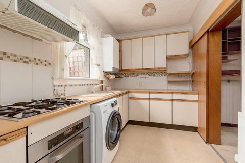 39 Clermiston Place, Edinburgh, EH4 7DR