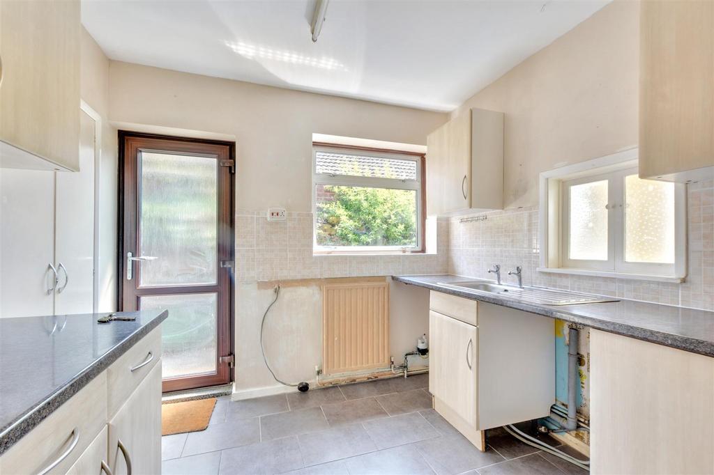Kitchen 2.jpeg