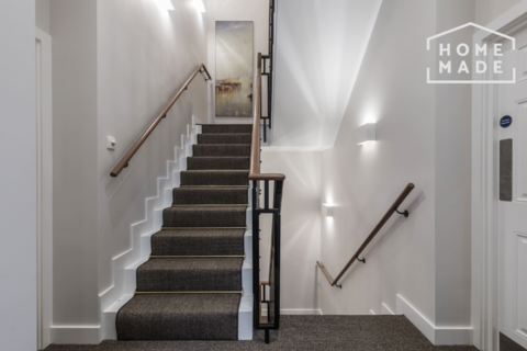 Studio to rent, Warwick Road. SW5