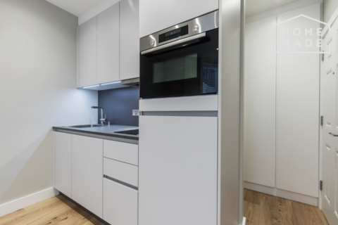 Studio to rent, Warwick Road. SW5